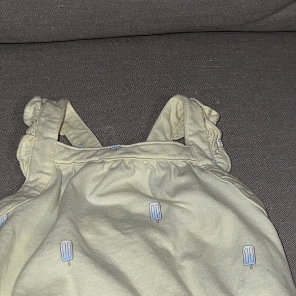 Adorable Gap rompers - Picture 3 of 3
